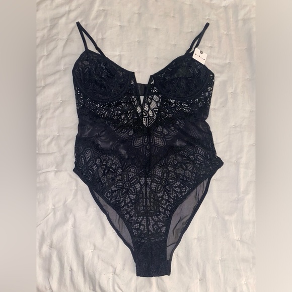 By Anthropologie V-Wire Lace Bodysuit - Picture 5 of 9